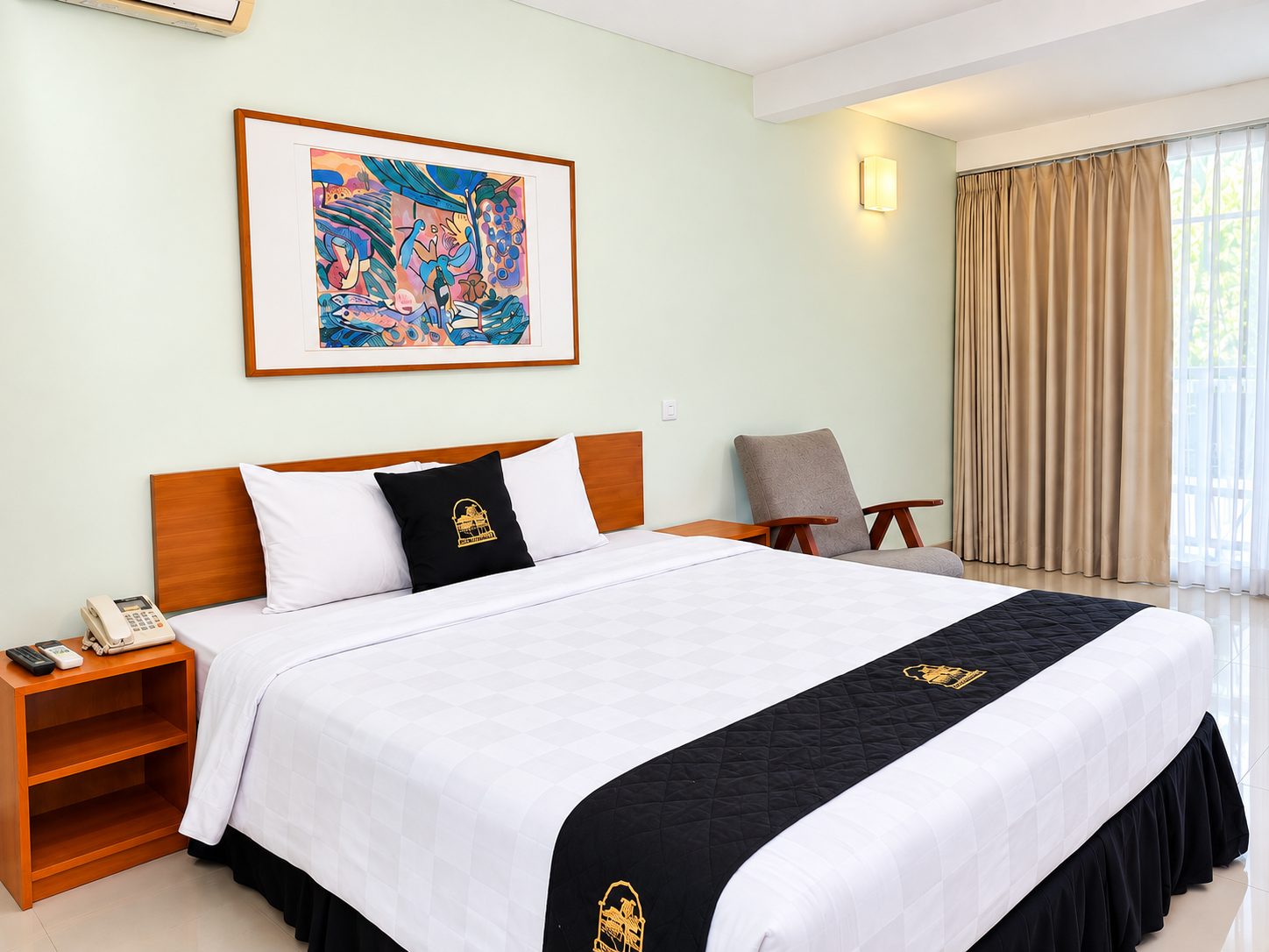 Deluxe King Room 1