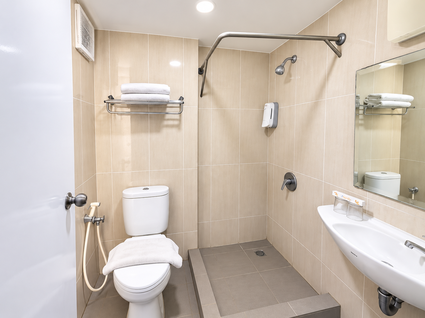 Deluxe King Room 3