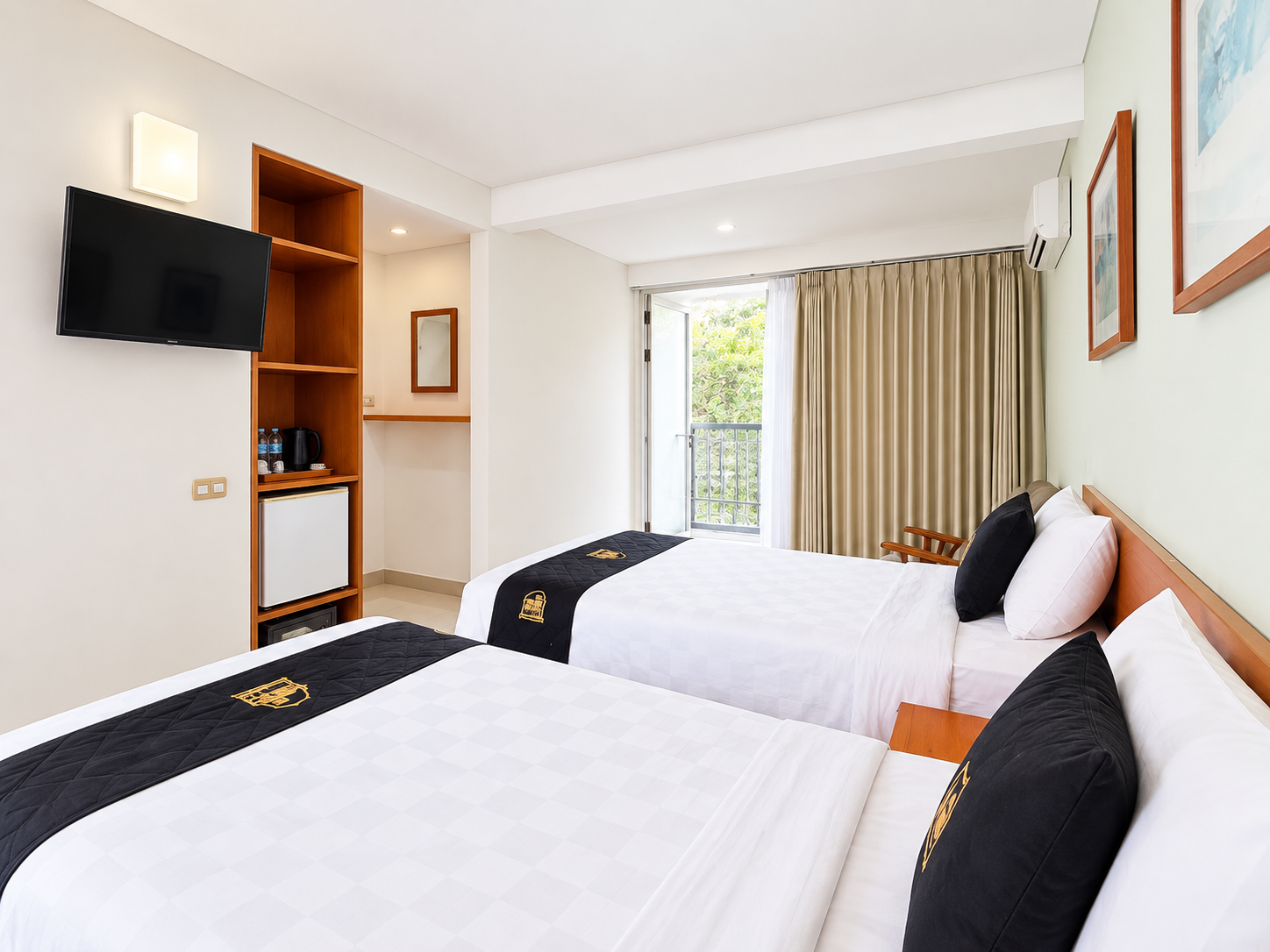 Deluxe Twin Room 1