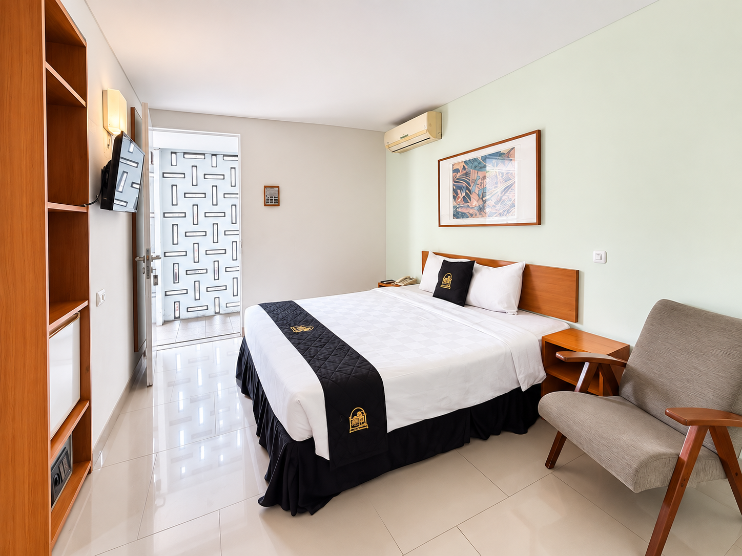 Deluxe King Room 2